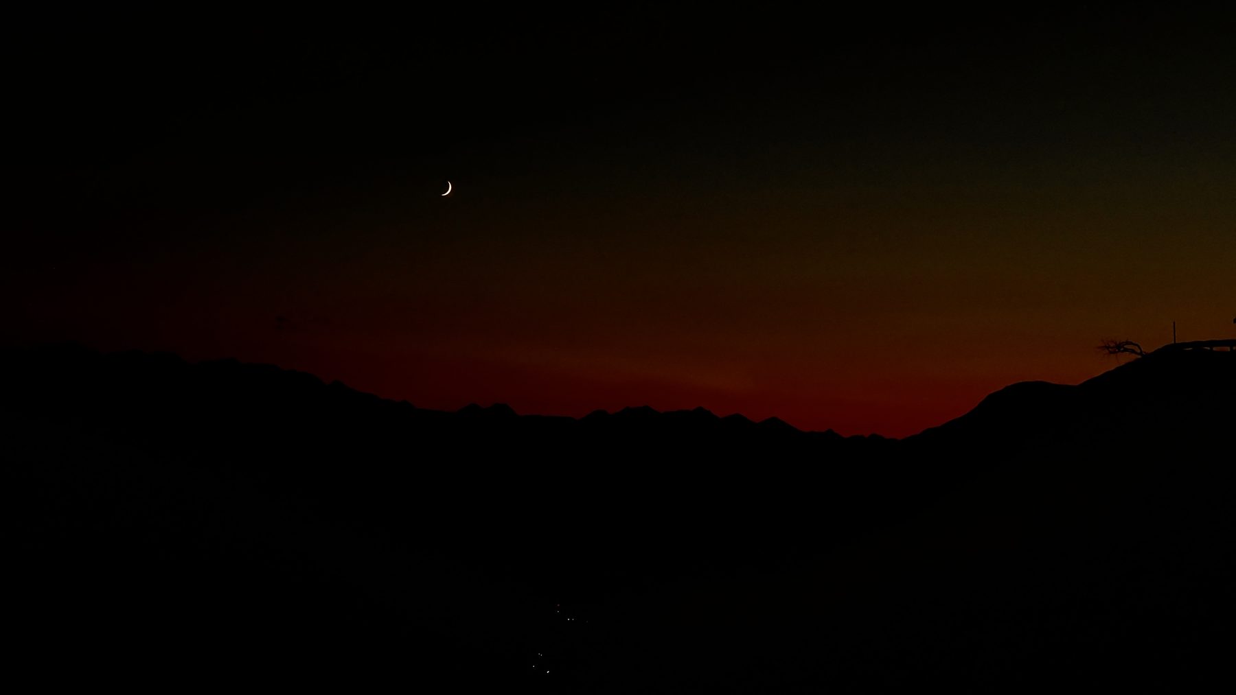 Pyrenean ridge line silhouetted under a night sky full of stars